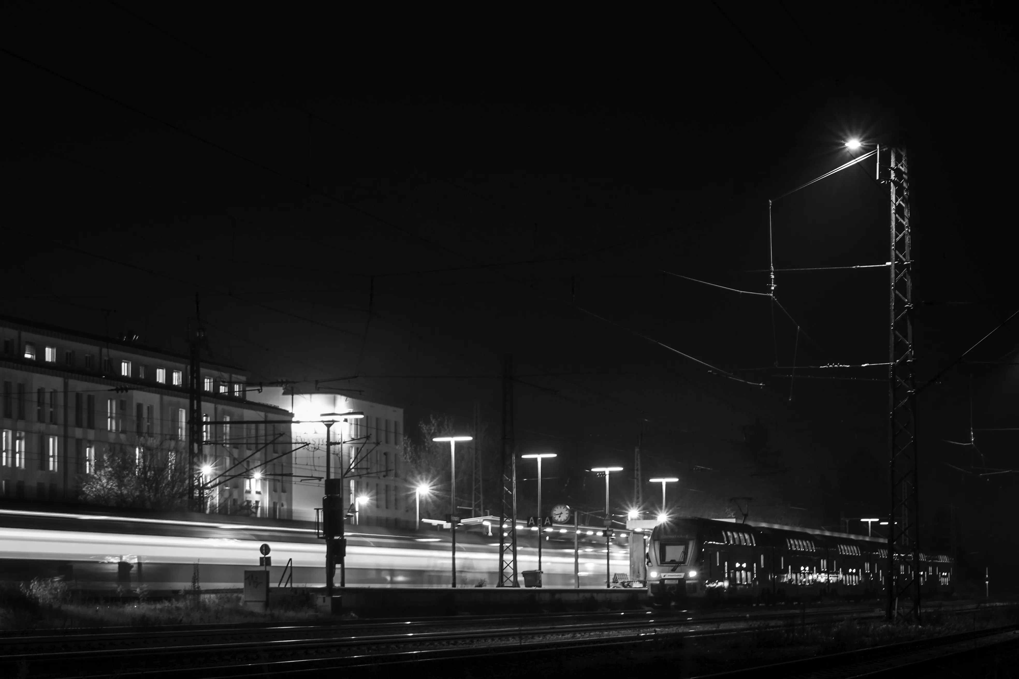 Schwarz-Weiß Bahnhof Feldmoching